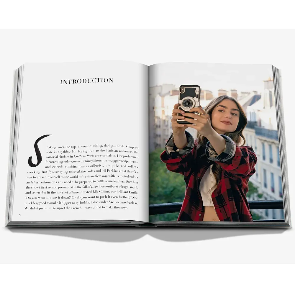 Книга Emily in Paris: The Fashion Guide фото 4