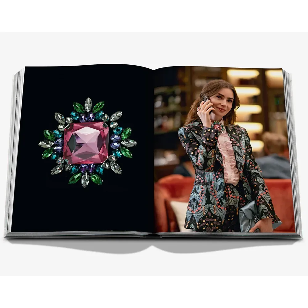 Книга Emily in Paris: The Fashion Guide фото 9