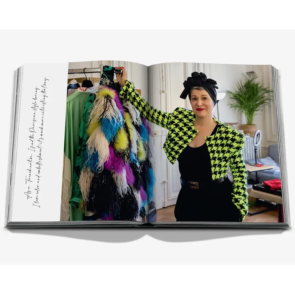 Книга Emily in Paris: The Fashion Guide фото 5